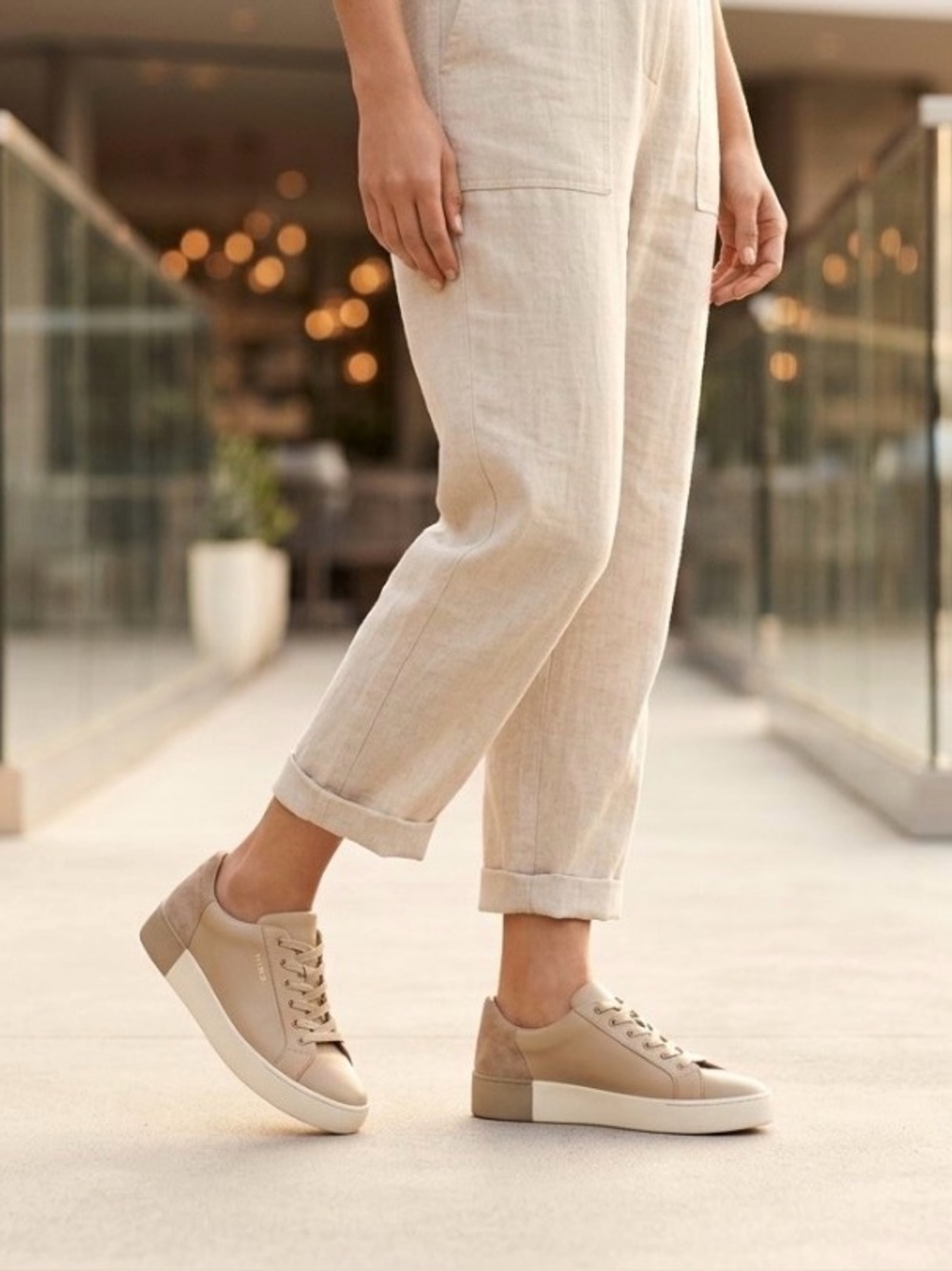 Vince Bensley Cafe Au Lait / Taupe. Leather & Suede Lace Up Platform Sneakers
Si